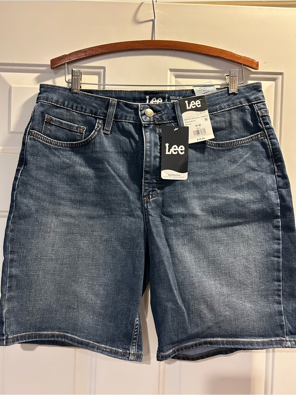 Lee women’s Mid Wash Denim Shorts - Classic Blue Size 16 M